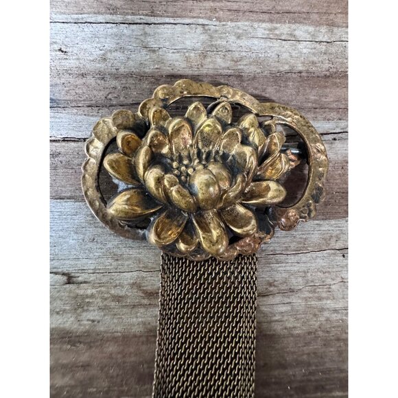 Antique Gold-Toned Mesh Chatelaine Brooch With Floral Motif & Decorative Engrave - Picture 4 of 7